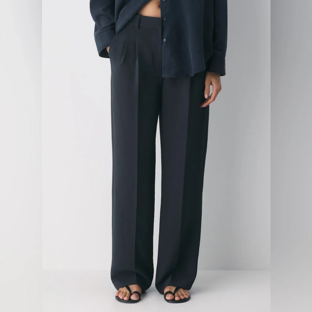 Aritzia Effortless Pants - Picture 5 of 9